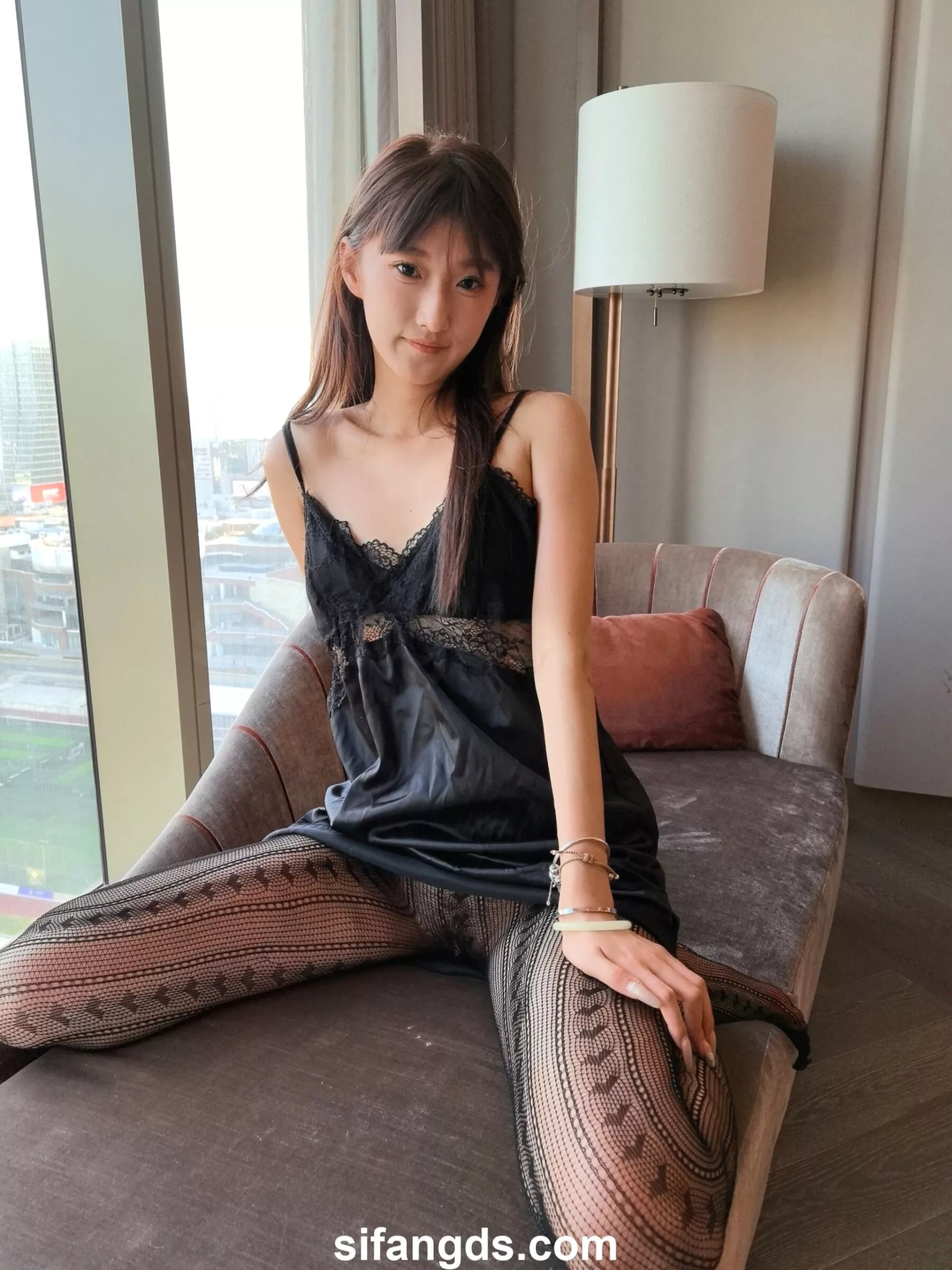 438P