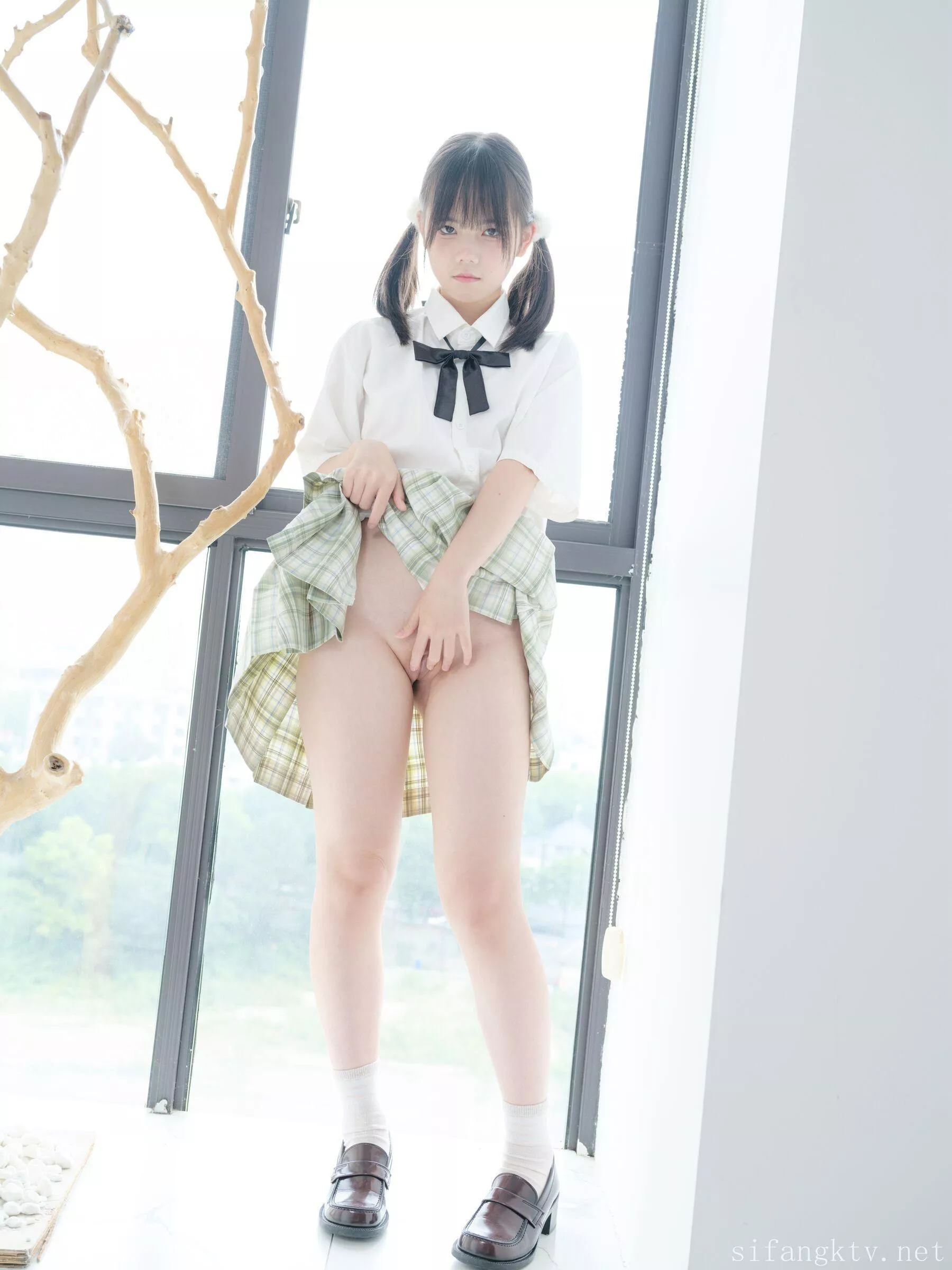064P