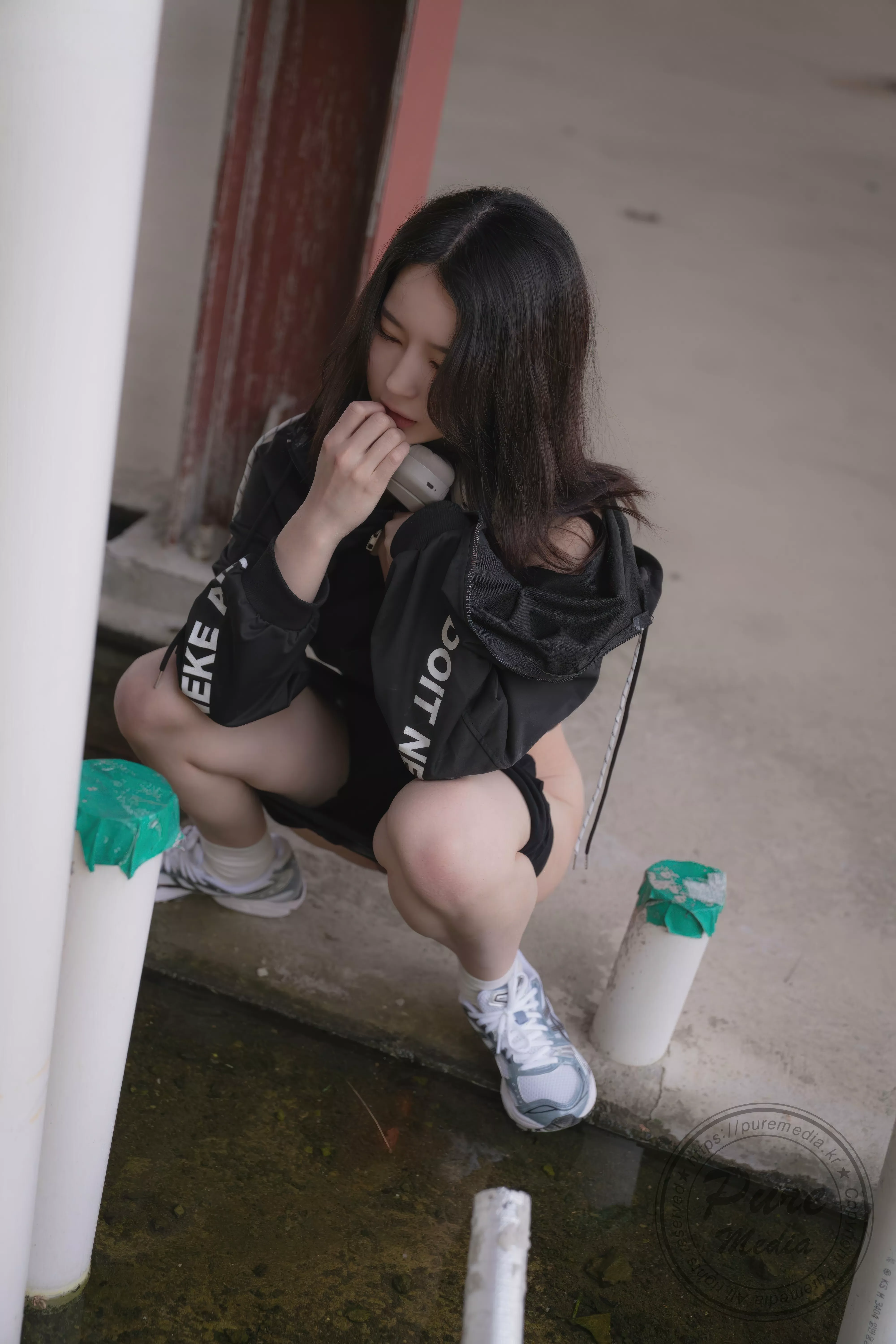 042P