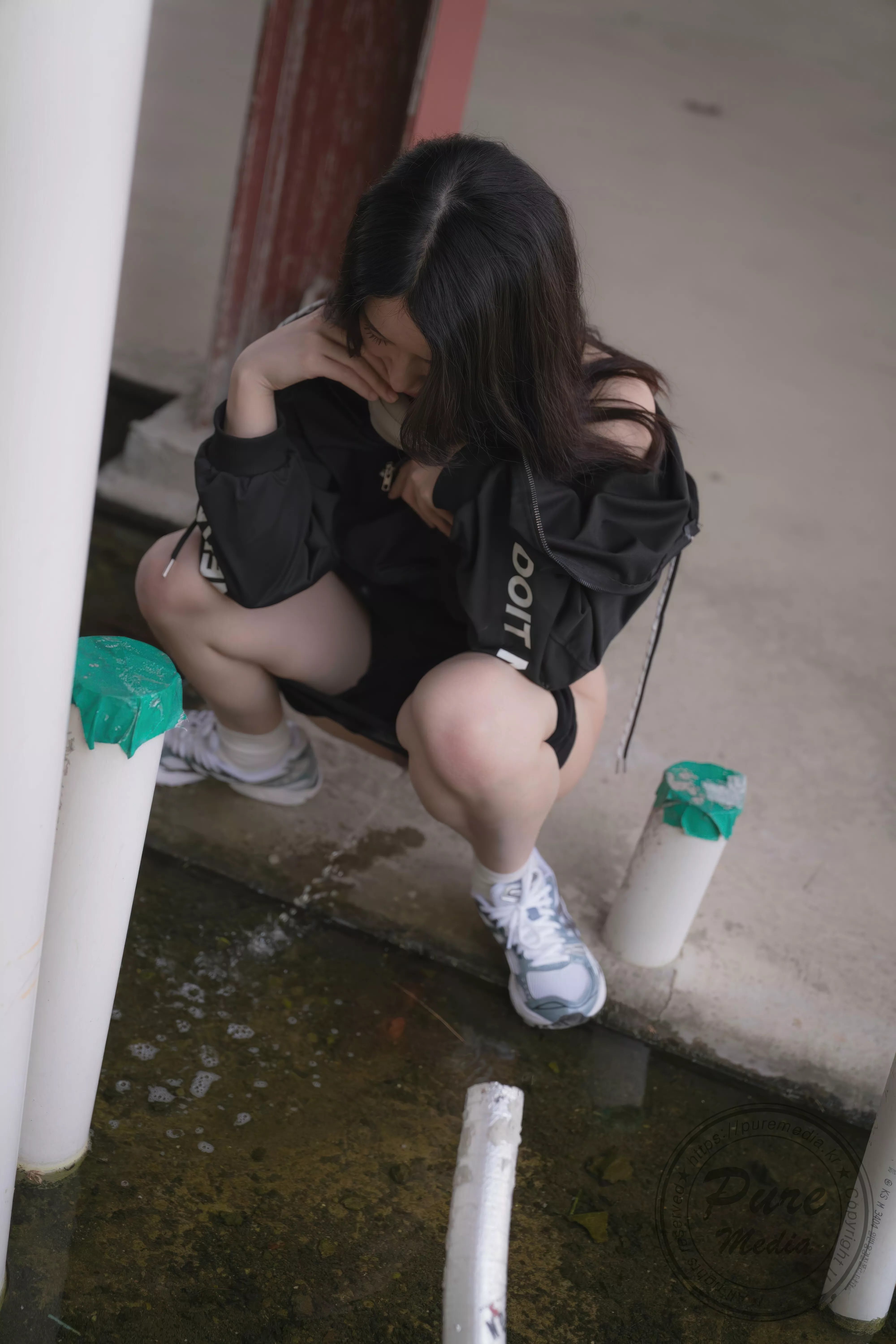 043P